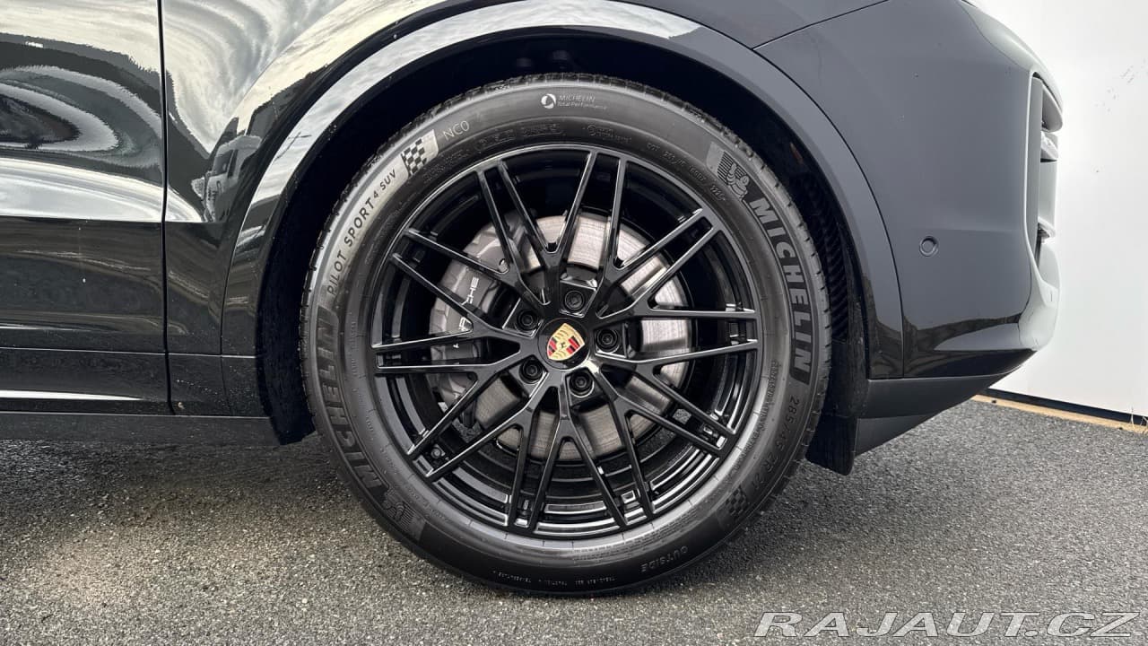 2025 Porsche Cayenne - 10