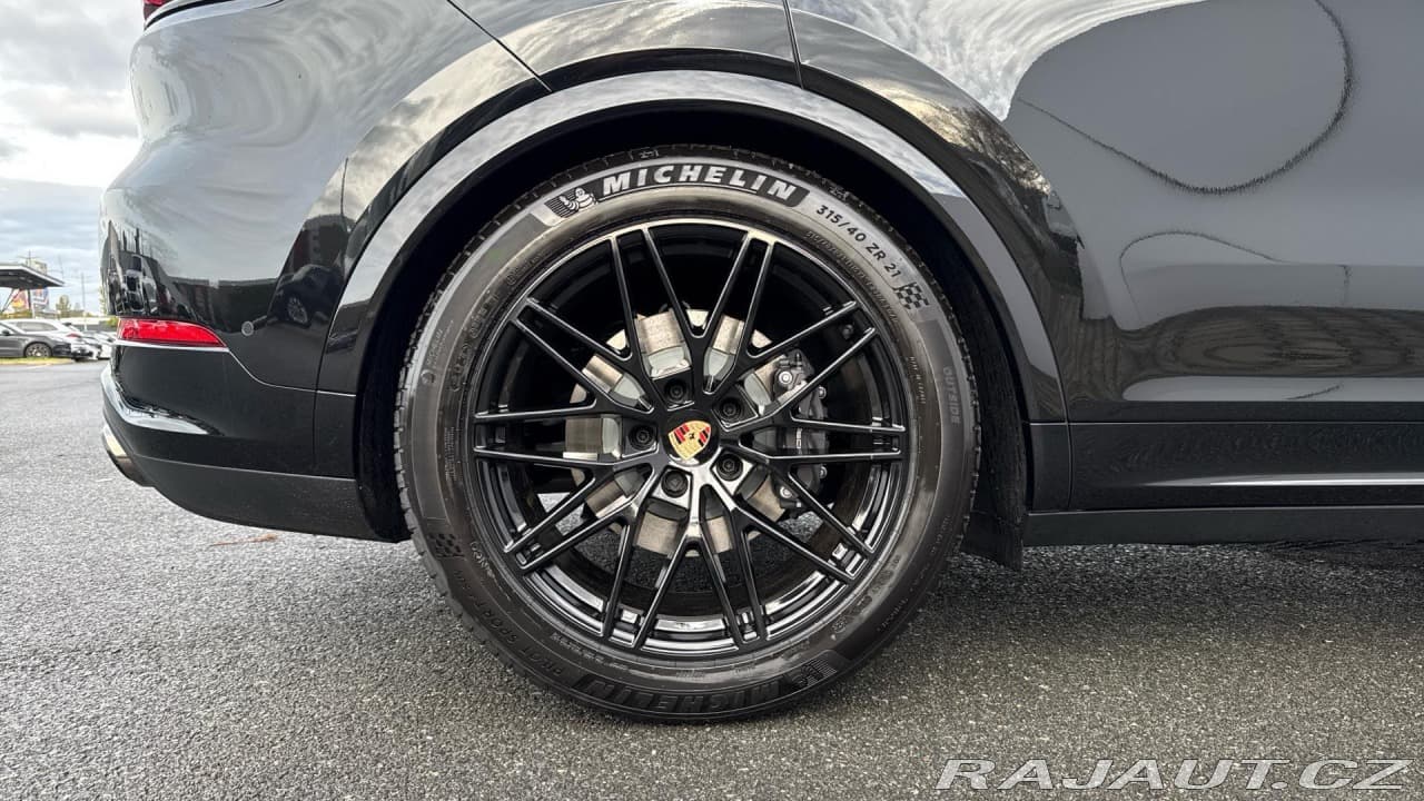 2025 Porsche Cayenne - 11