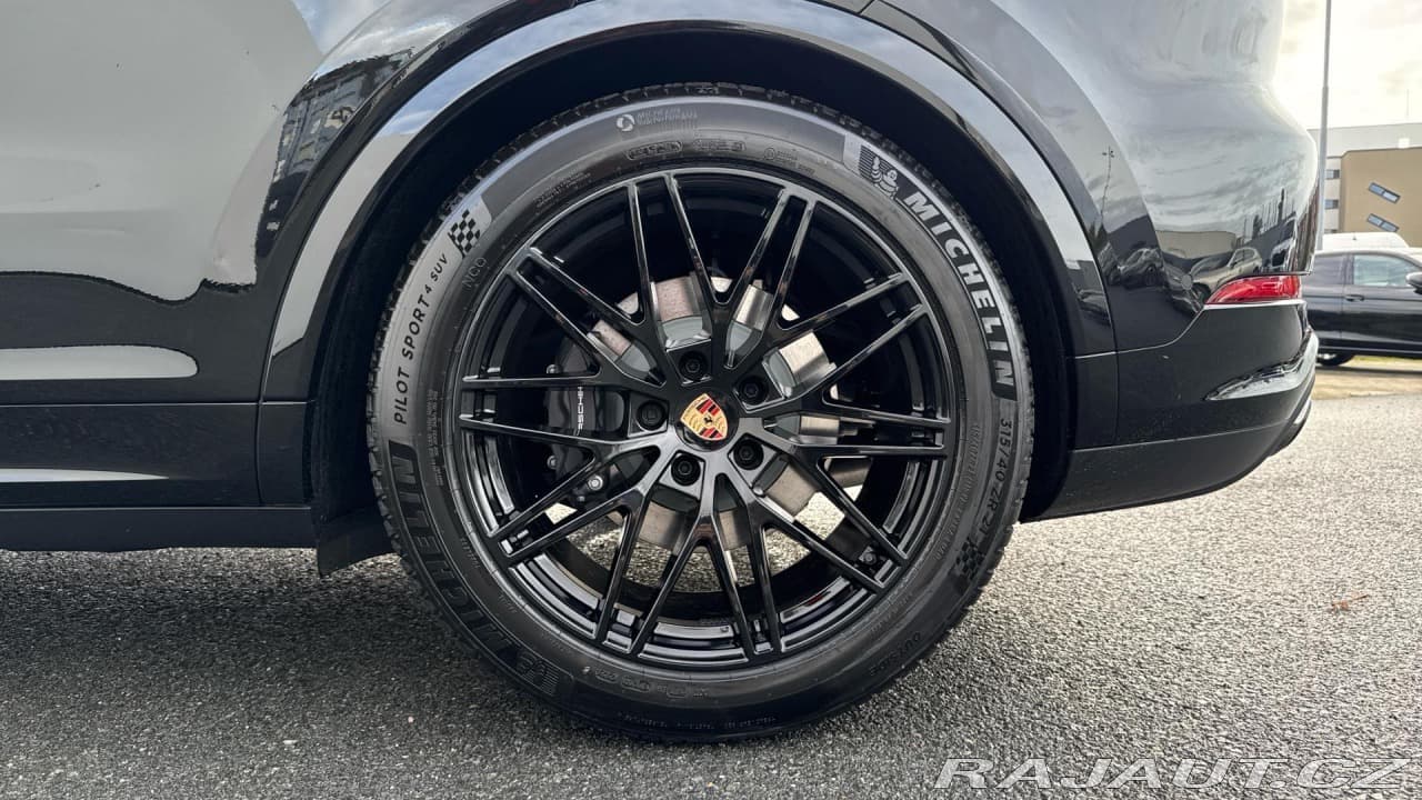 2025 Porsche Cayenne - 12