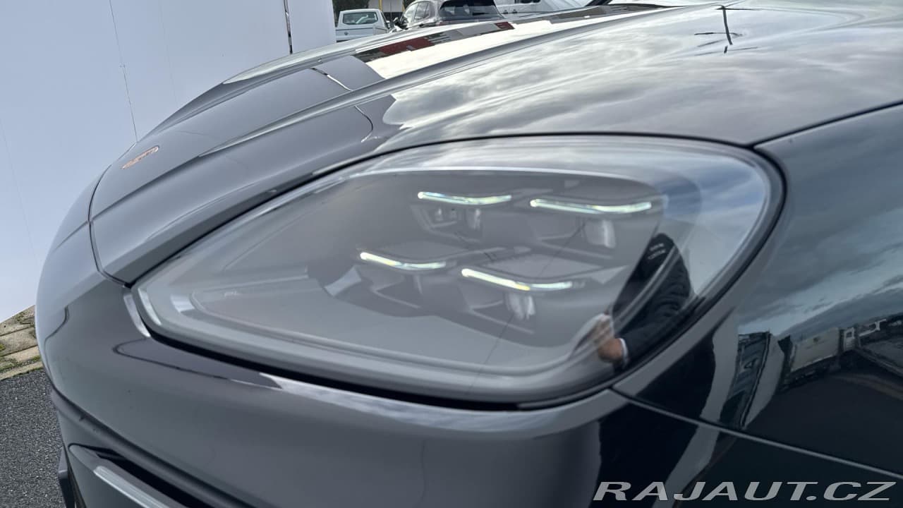 2025 Porsche Cayenne - 13