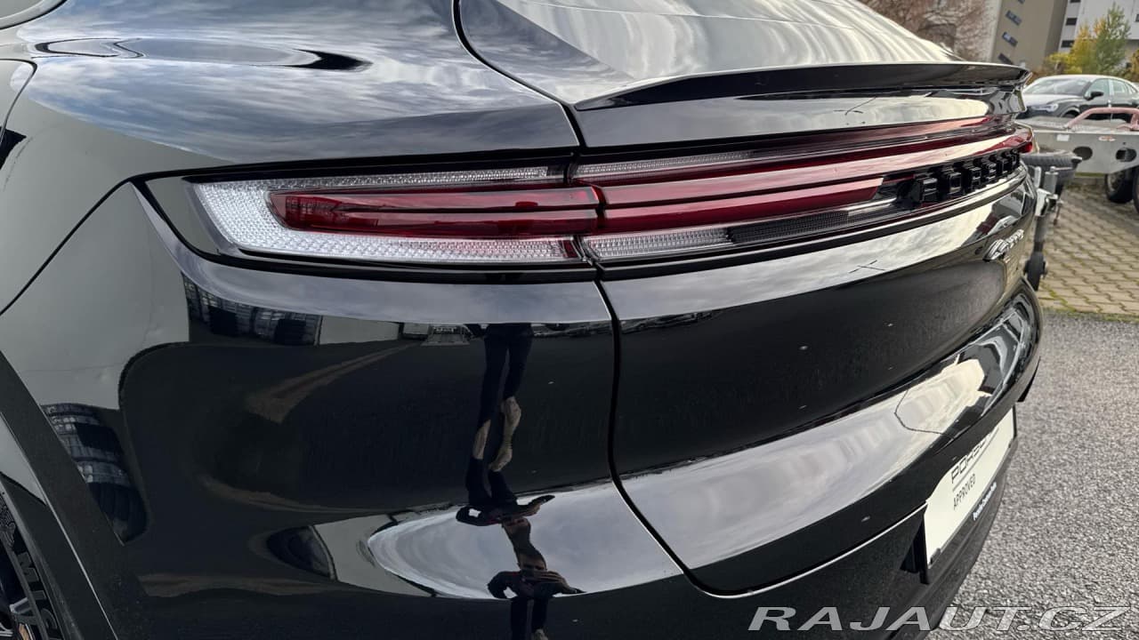 2025 Porsche Cayenne - 14