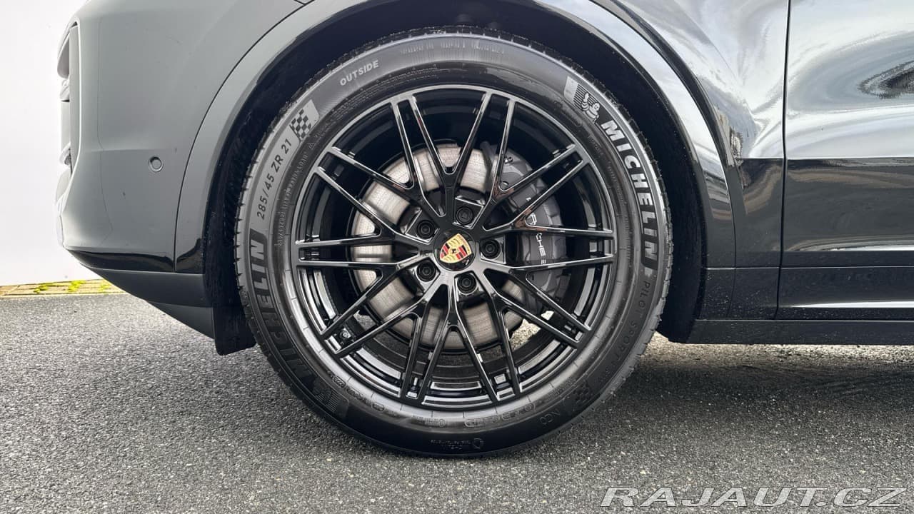2025 Porsche Cayenne - 9