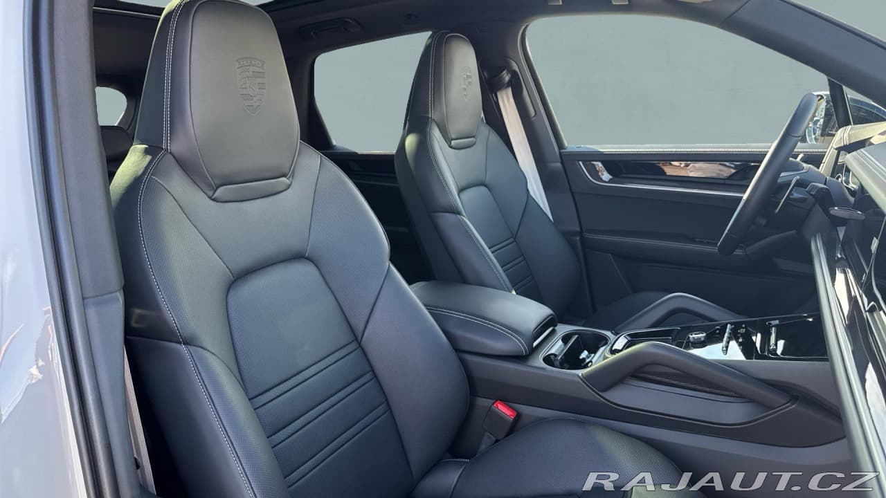 2025 Porsche Cayenne - 17