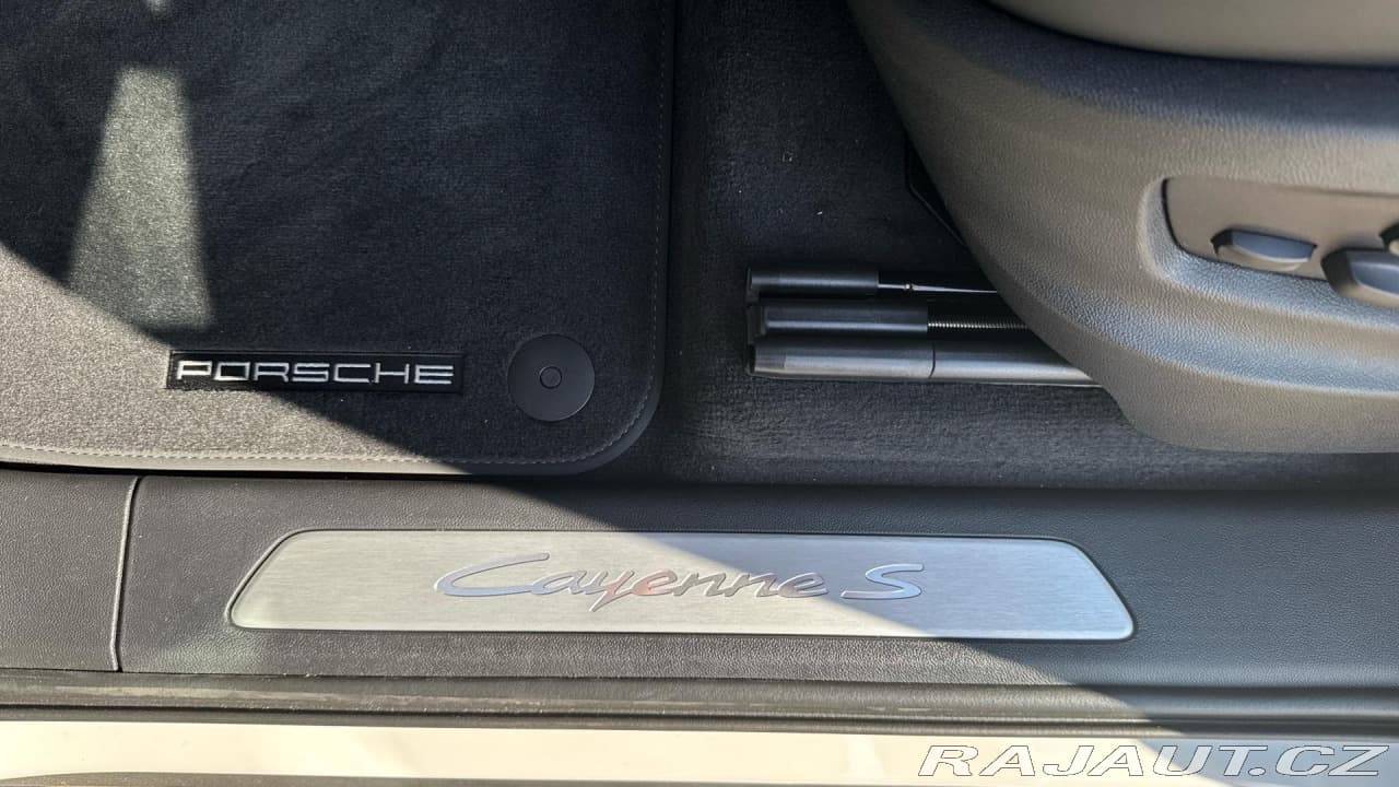 2025 Porsche Cayenne - 19