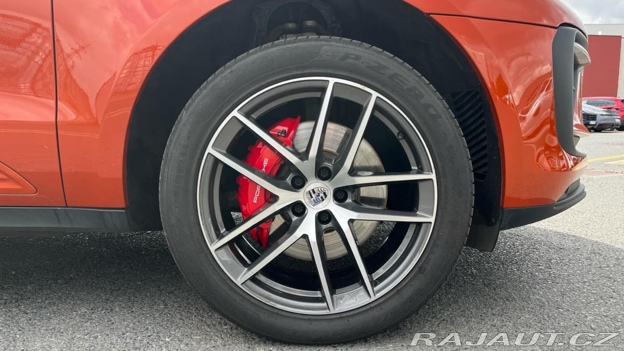 2022 Porsche Macan - 10