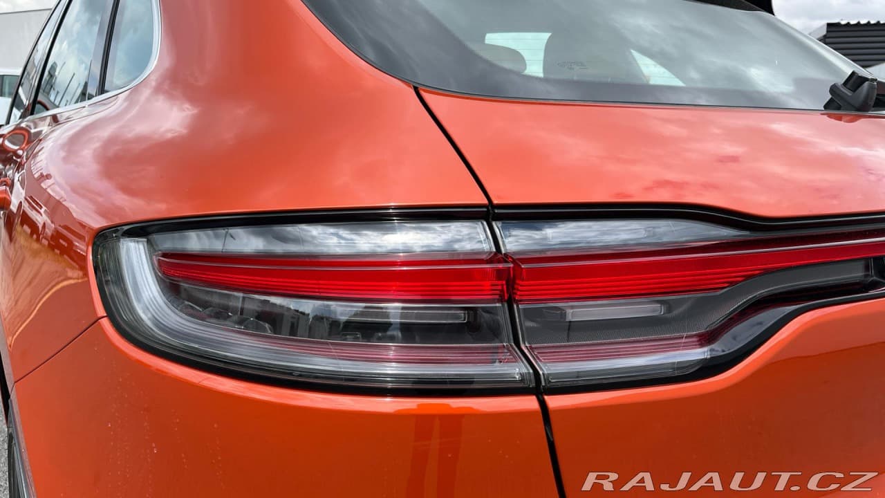 2022 Porsche Macan - 14