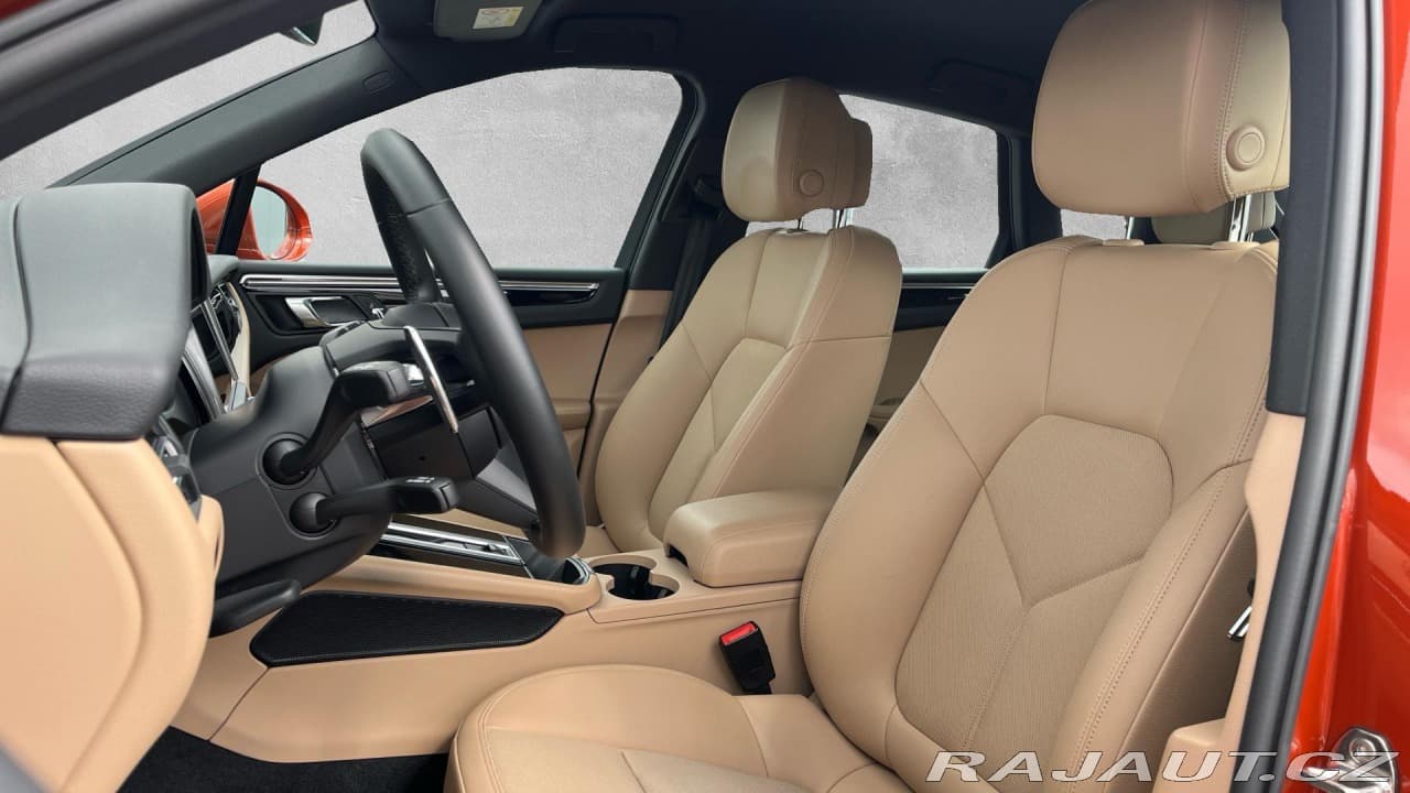 2022 Porsche Macan - 16