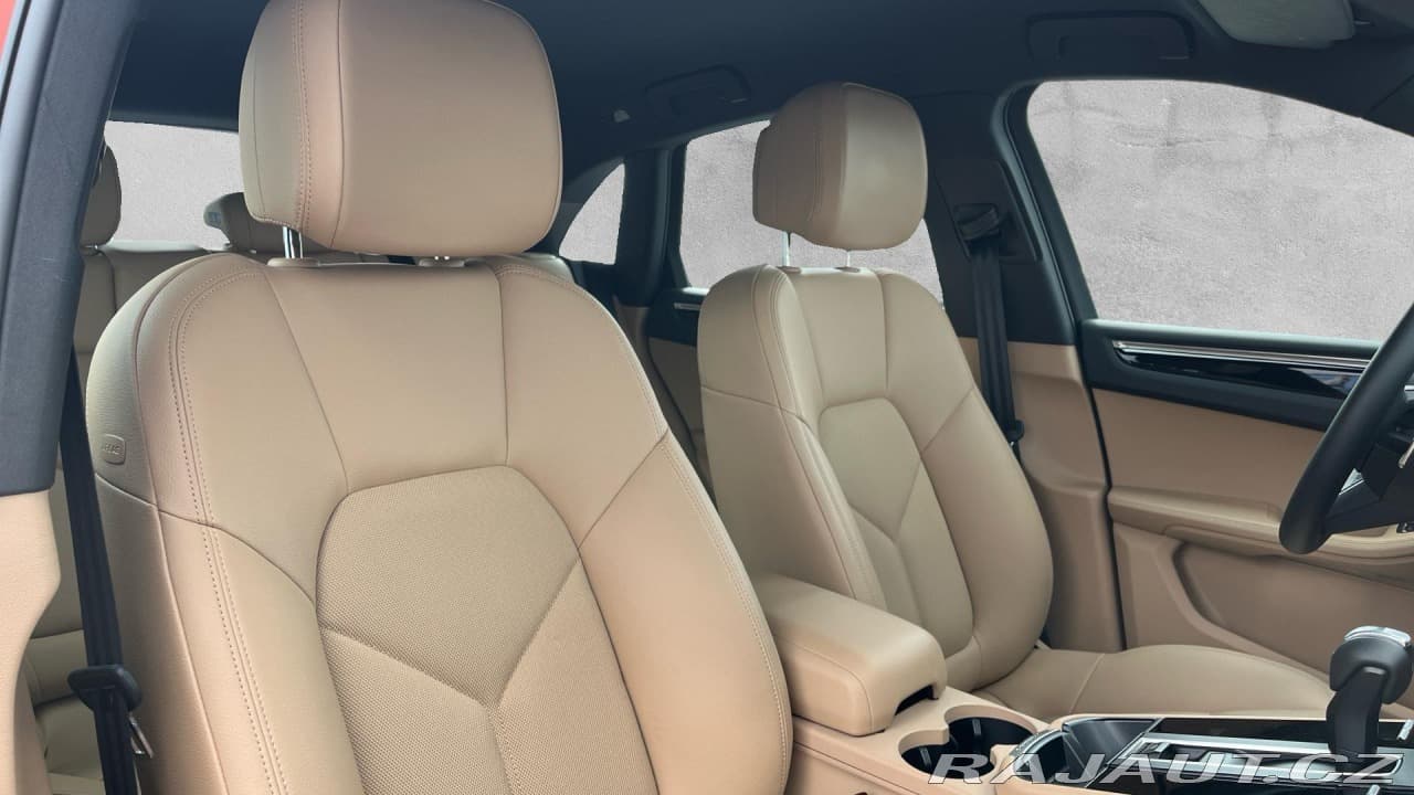 2022 Porsche Macan - 17