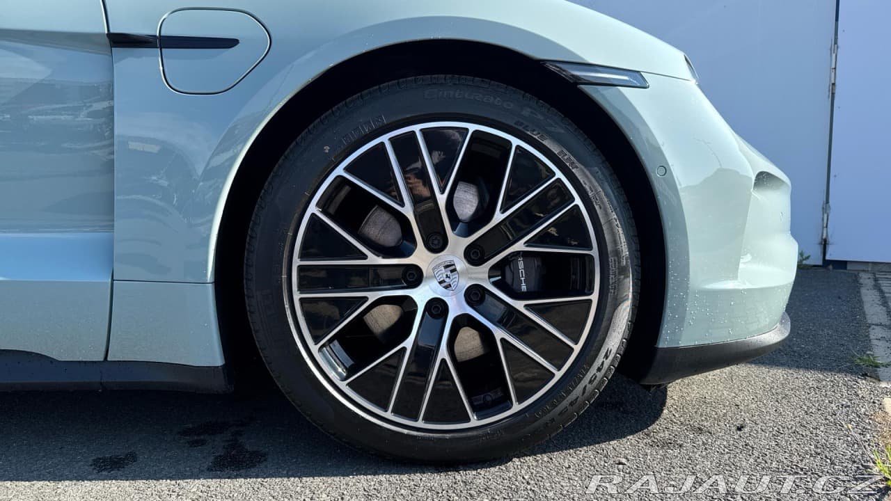 2025 Porsche Taycan - 10