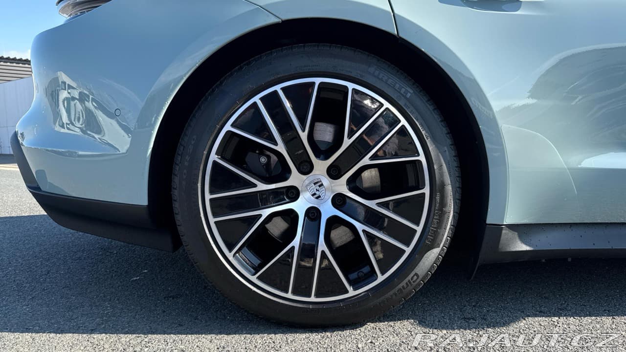 2025 Porsche Taycan - 11