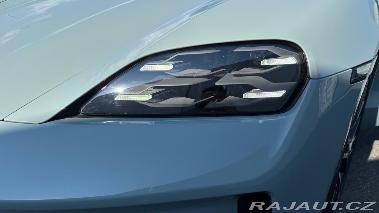 2025 Porsche Taycan - 13