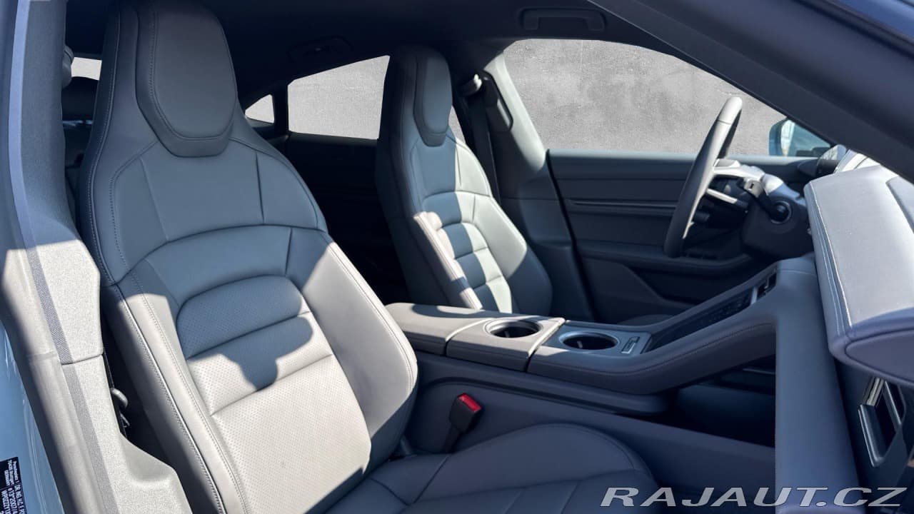 2025 Porsche Taycan - 17