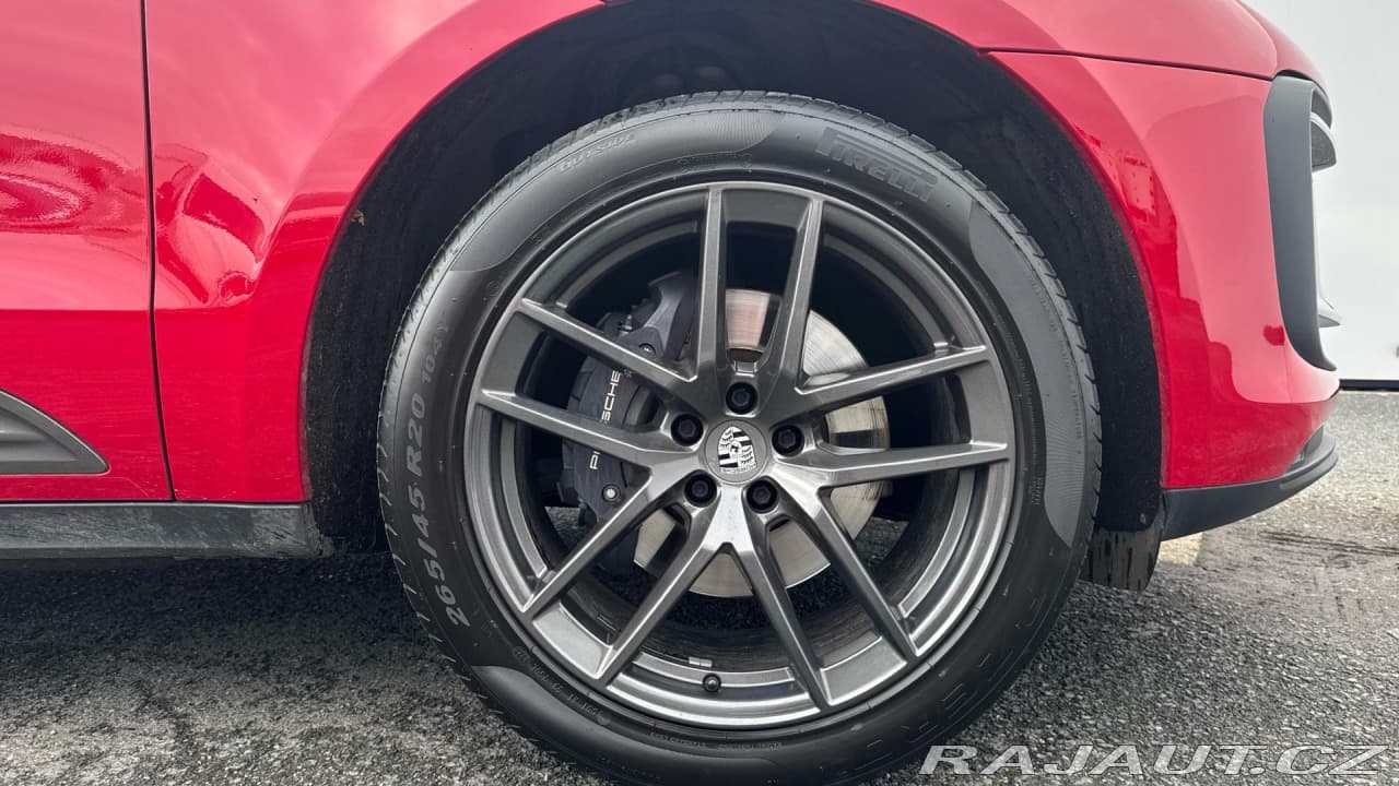 2022 Porsche Macan - 10