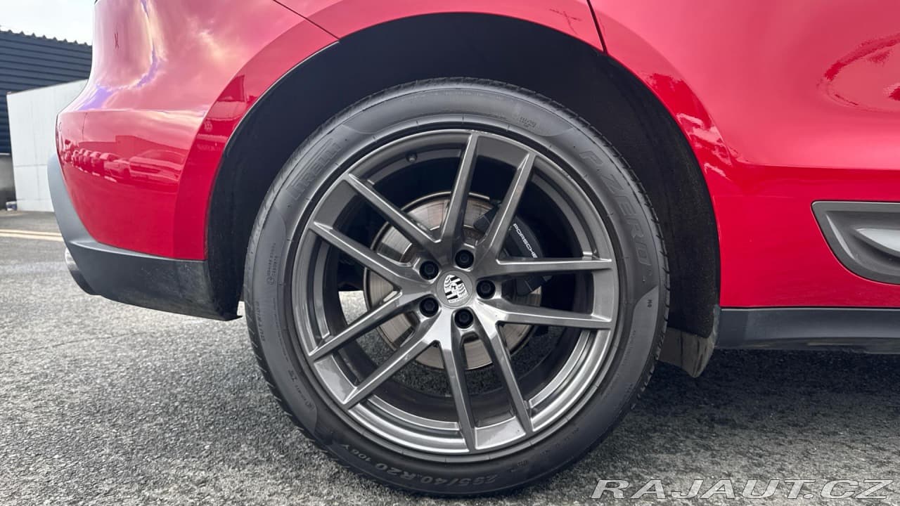 2022 Porsche Macan - 11