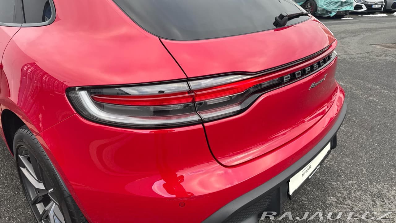 2022 Porsche Macan - 14