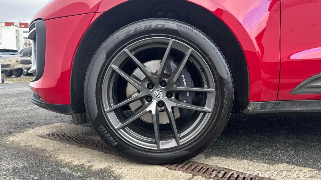 2022 Porsche Macan - 9