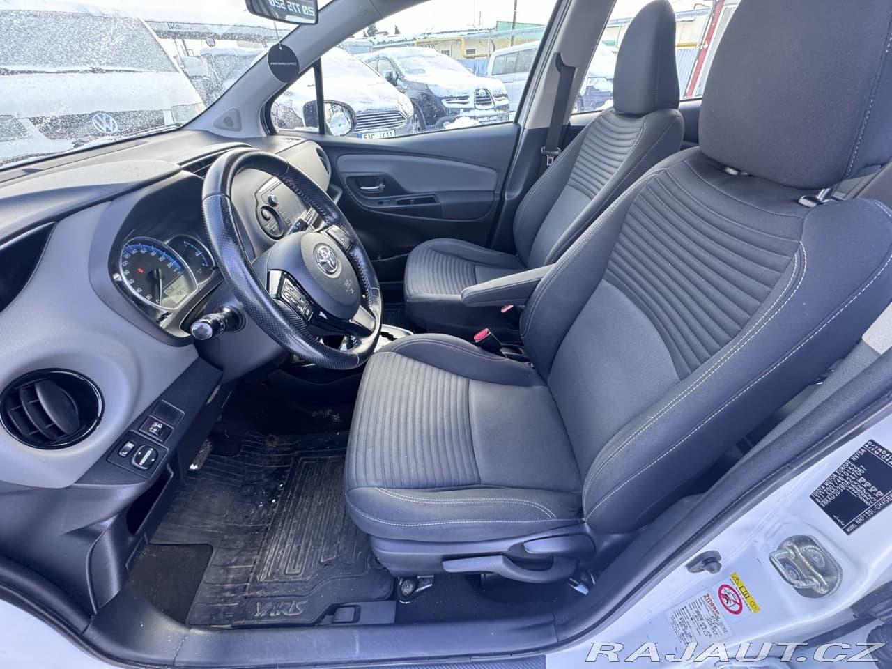 2016 Toyota Yaris - 11