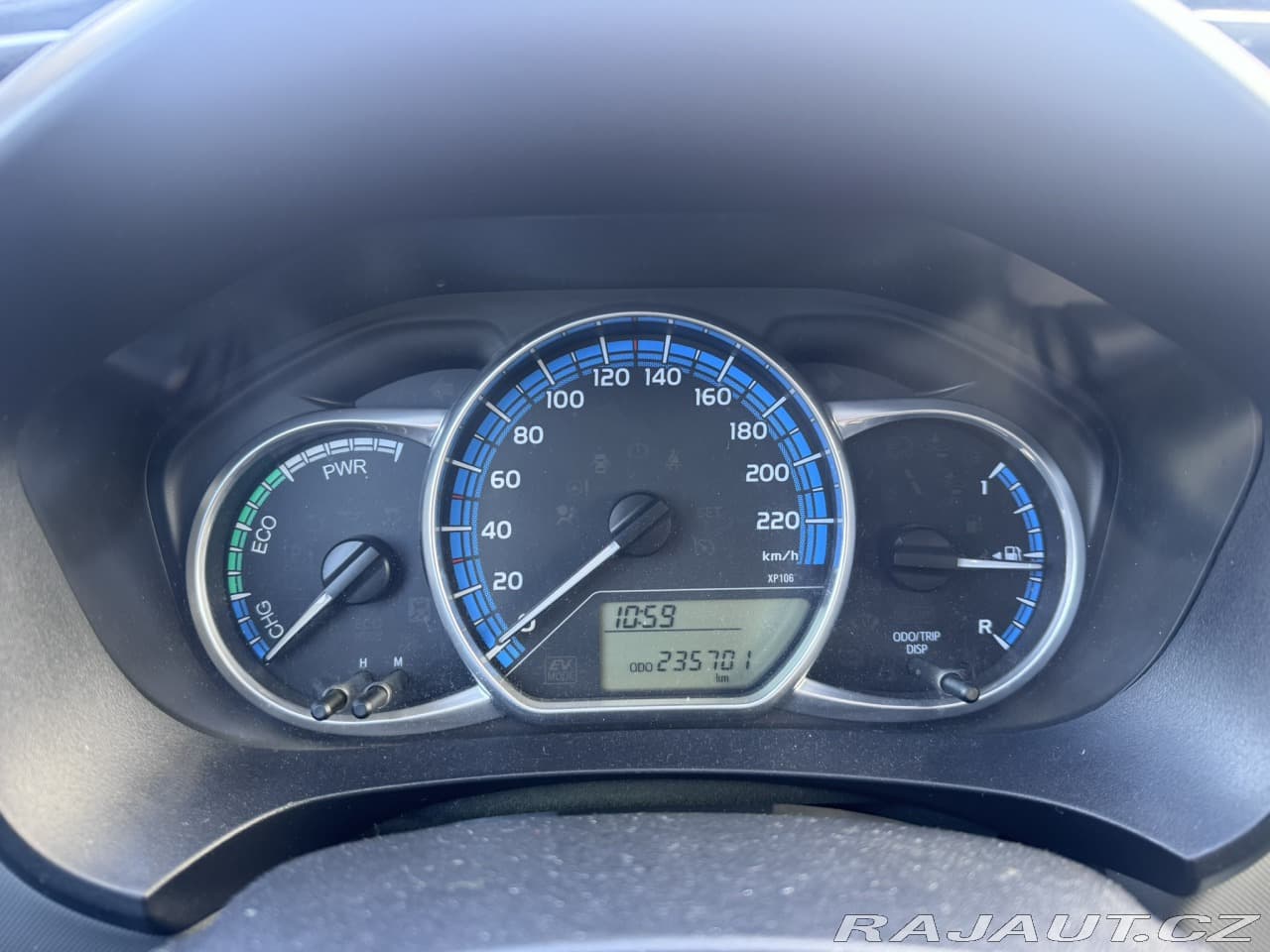 2016 Toyota Yaris - 16