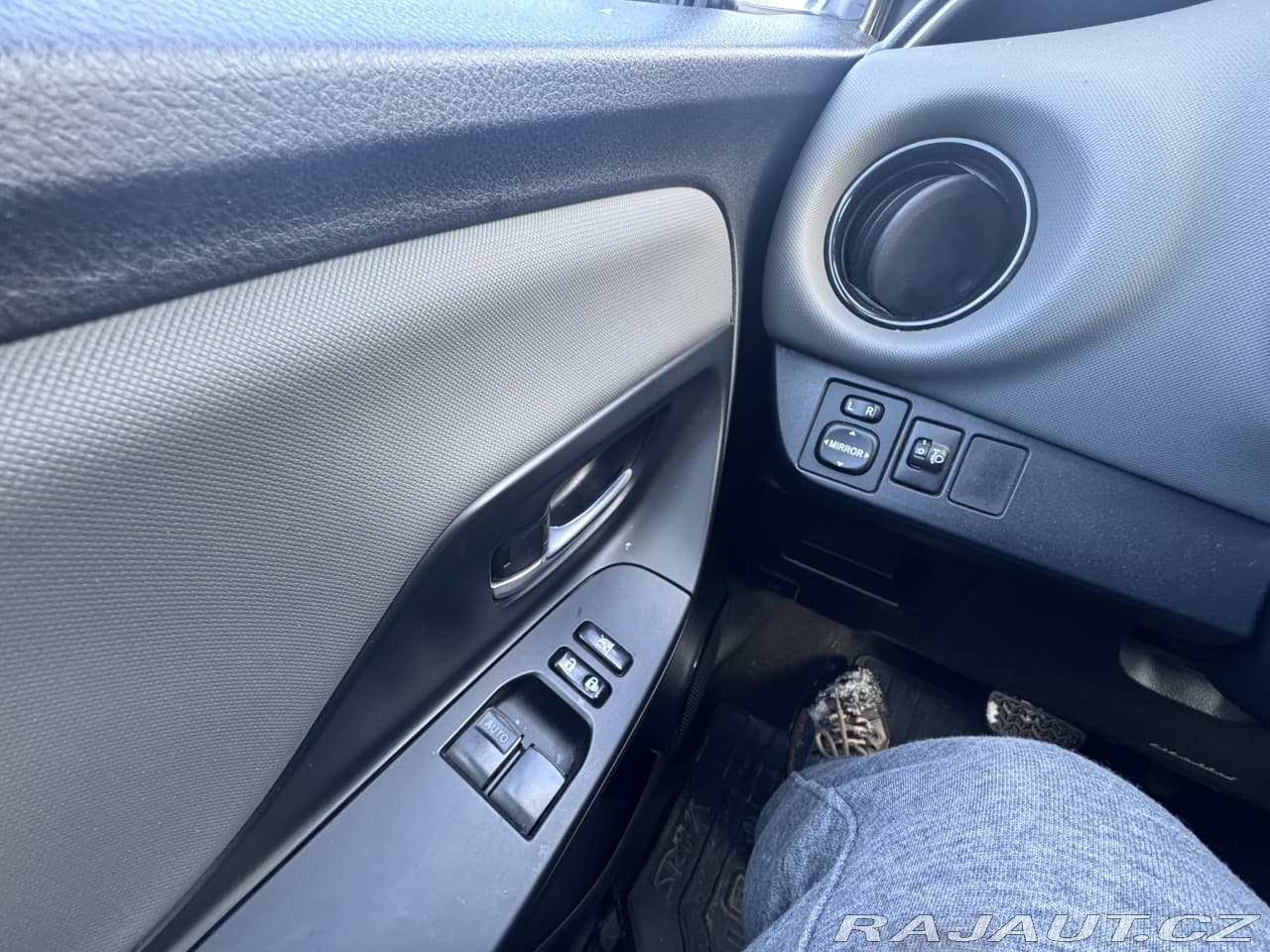 2016 Toyota Yaris - 18