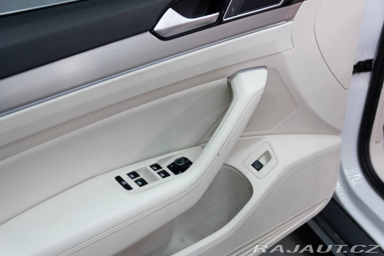 2019 Volkswagen Passat - 10