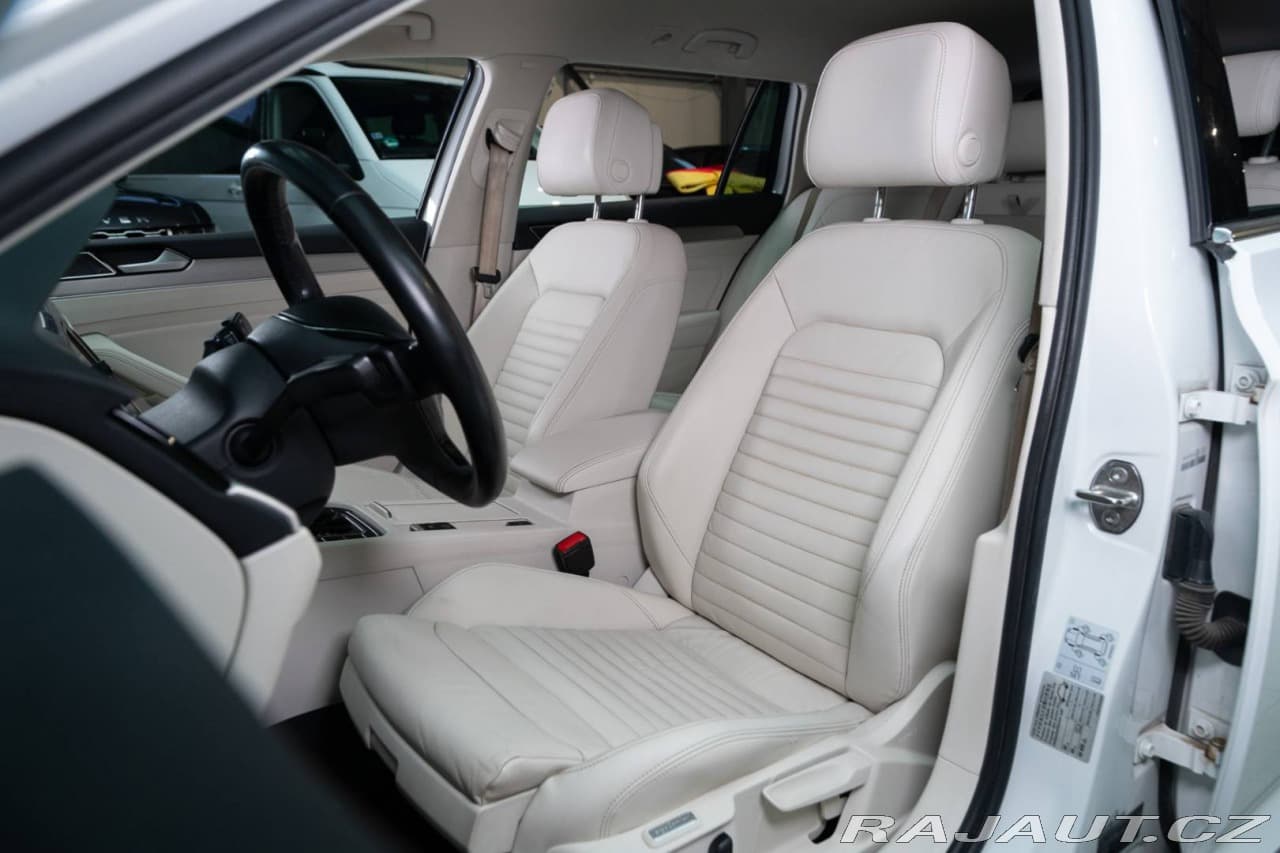 2019 Volkswagen Passat - 12