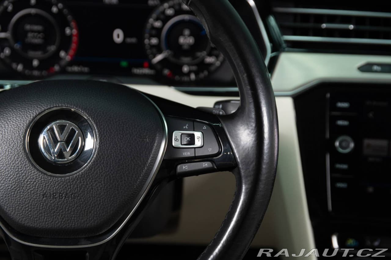 2019 Volkswagen Passat - 17