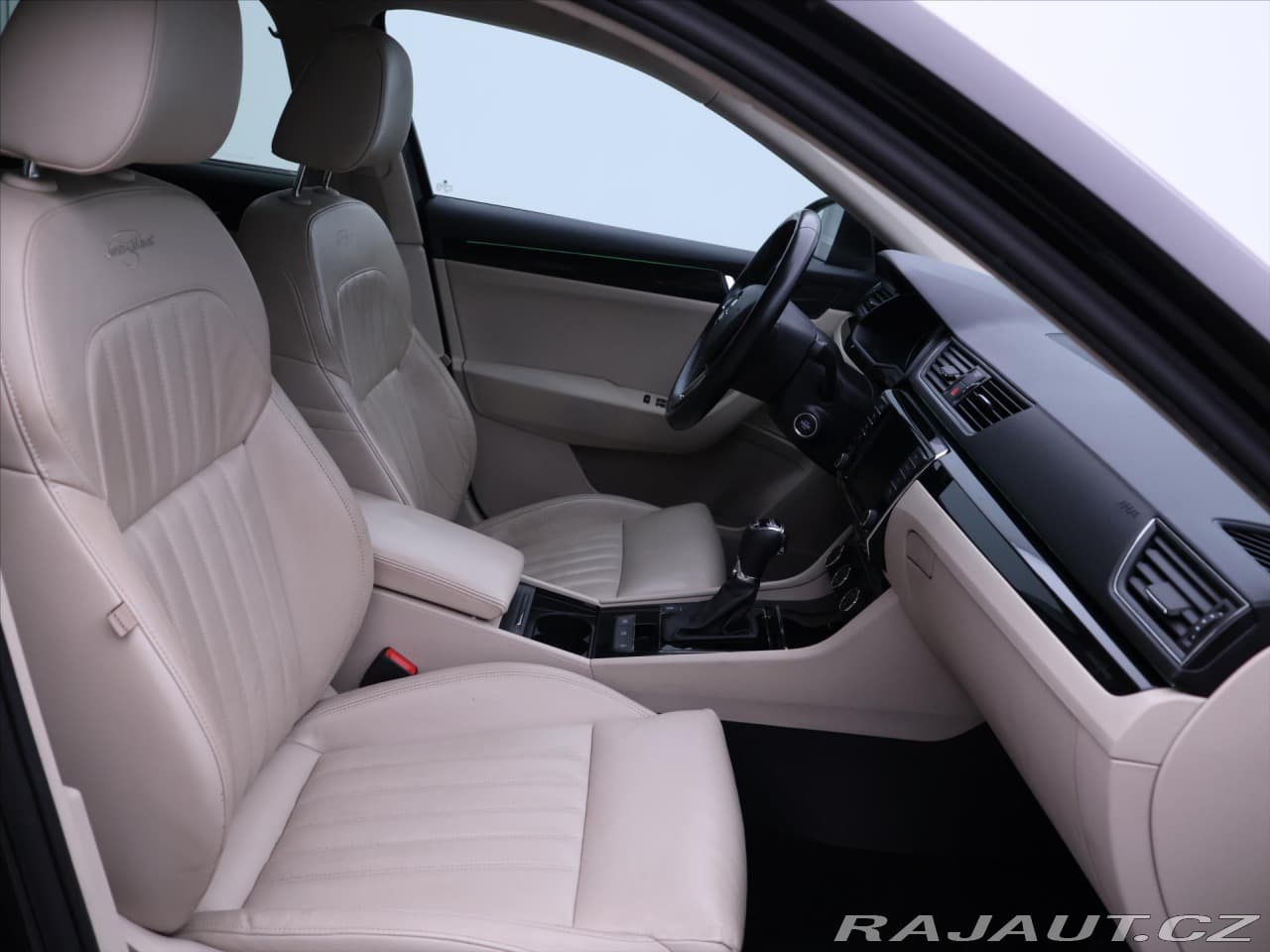 2017 Škoda SUPERB - 12