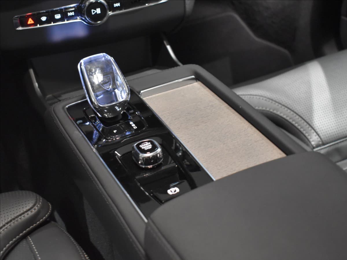 2025 Volvo Xc90 - 18