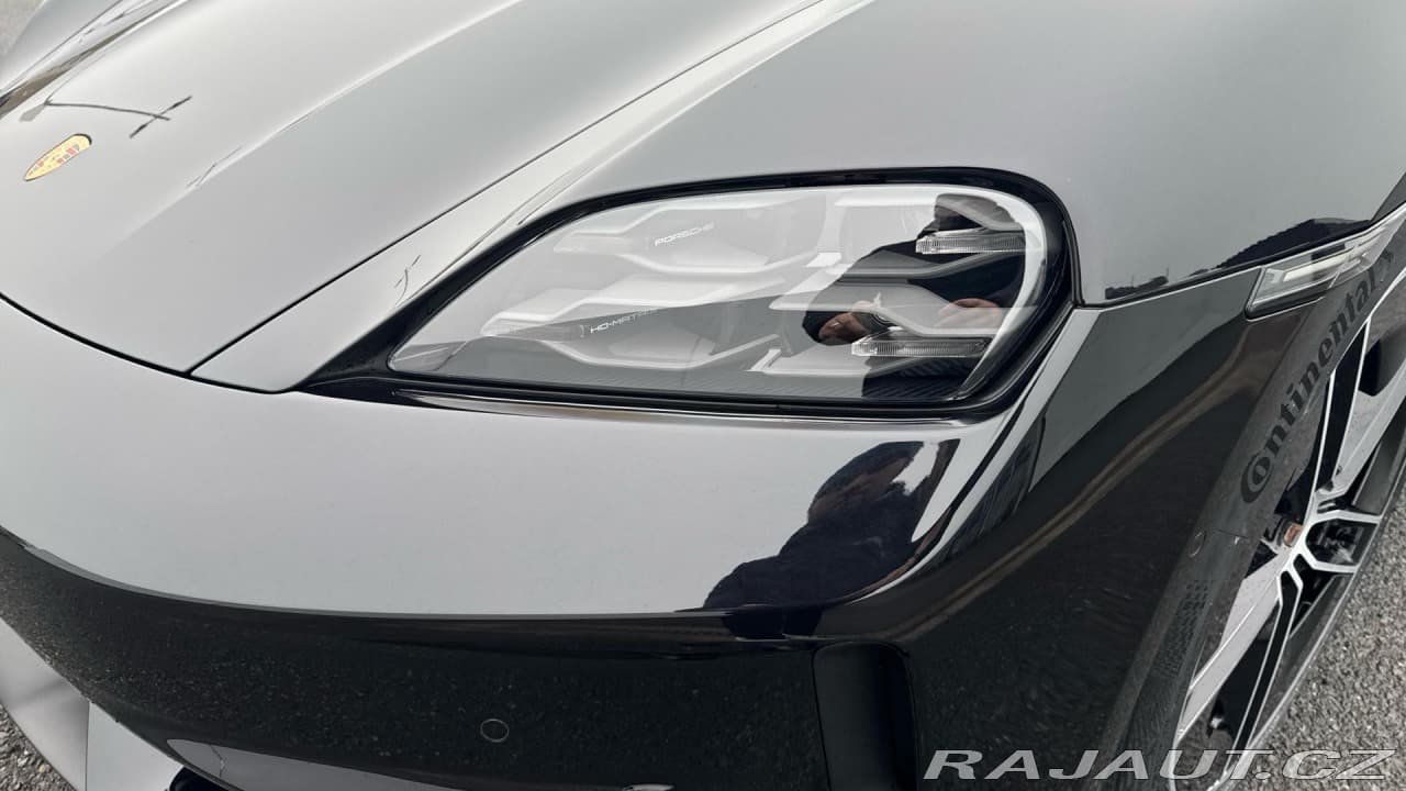 2025 Porsche Taycan - 14