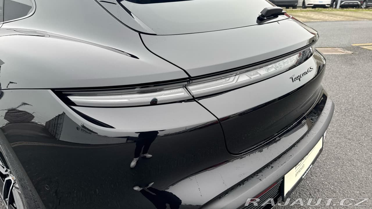 2025 Porsche Taycan - 15