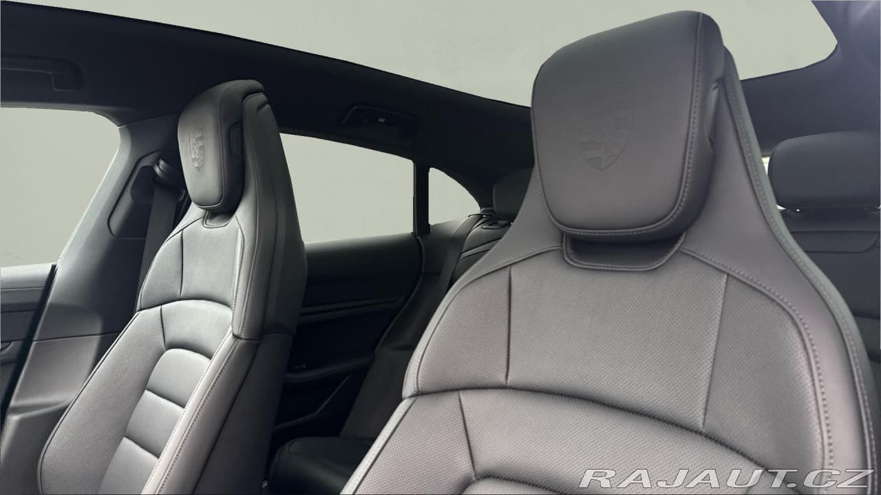 2025 Porsche Taycan - 17