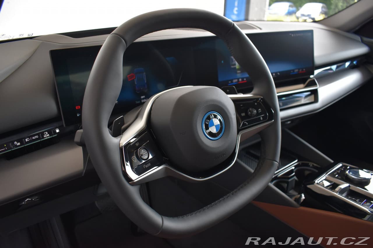 2025 BMW 5-Series - 10