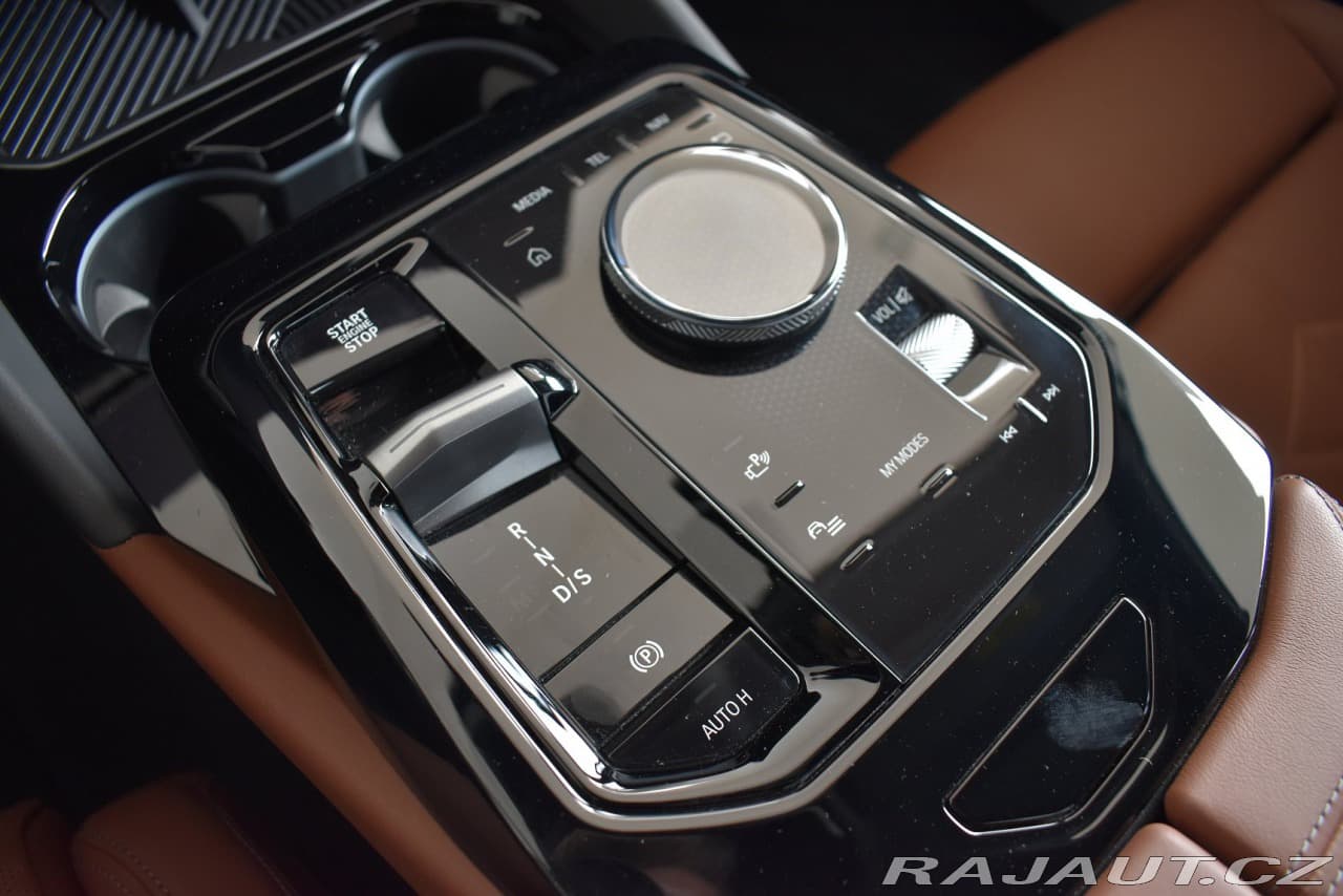 2025 BMW 5-Series - 11