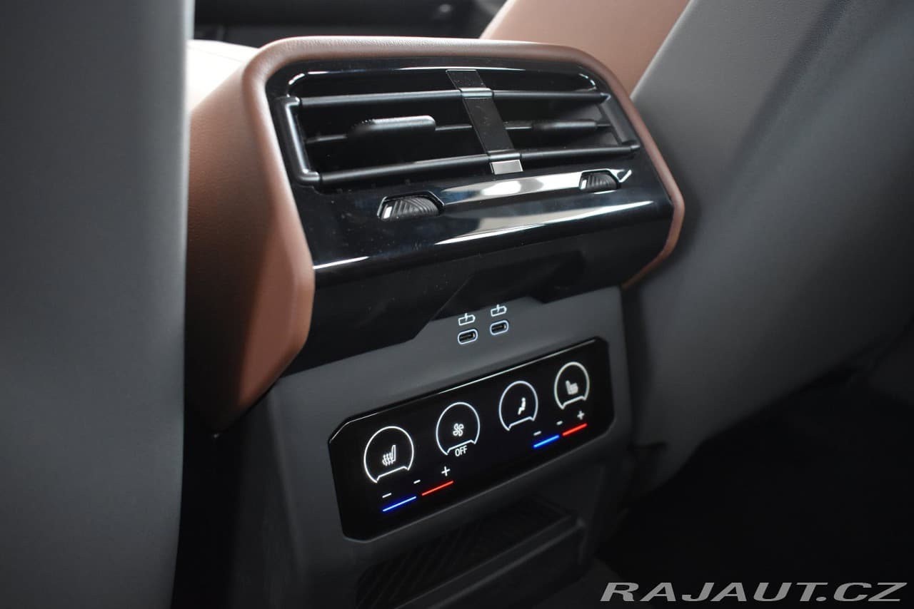 2025 BMW 5-Series - 12