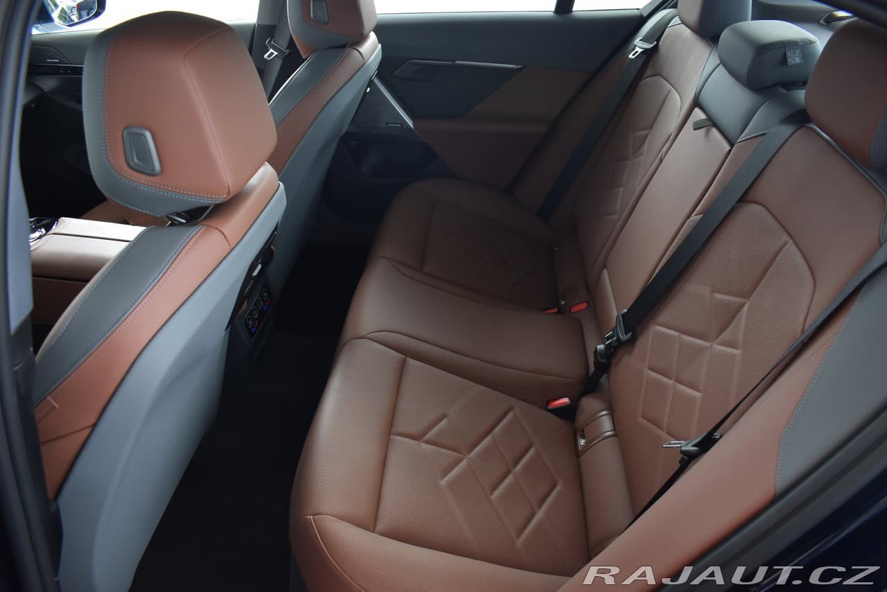 2025 BMW 5-Series - 14