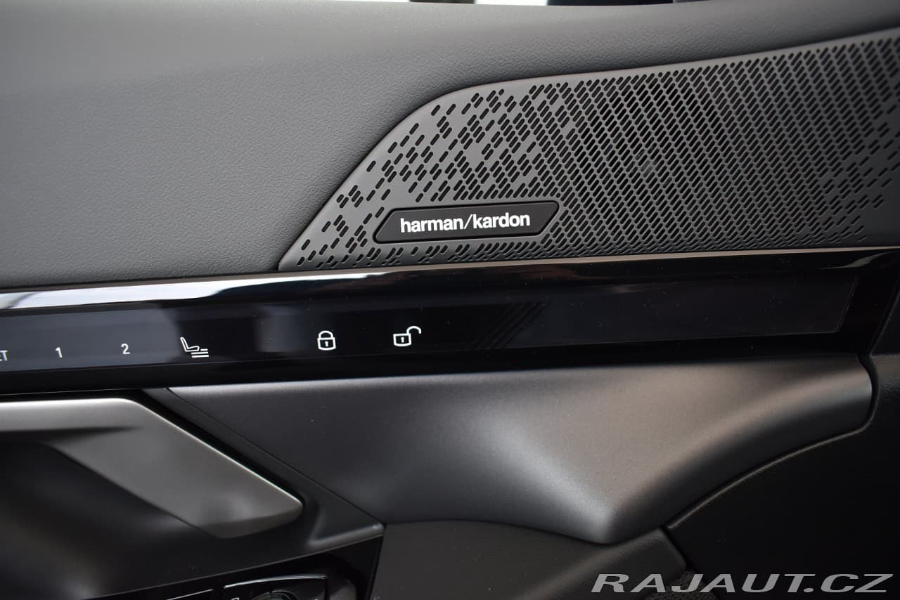 2025 BMW 5-Series - 15