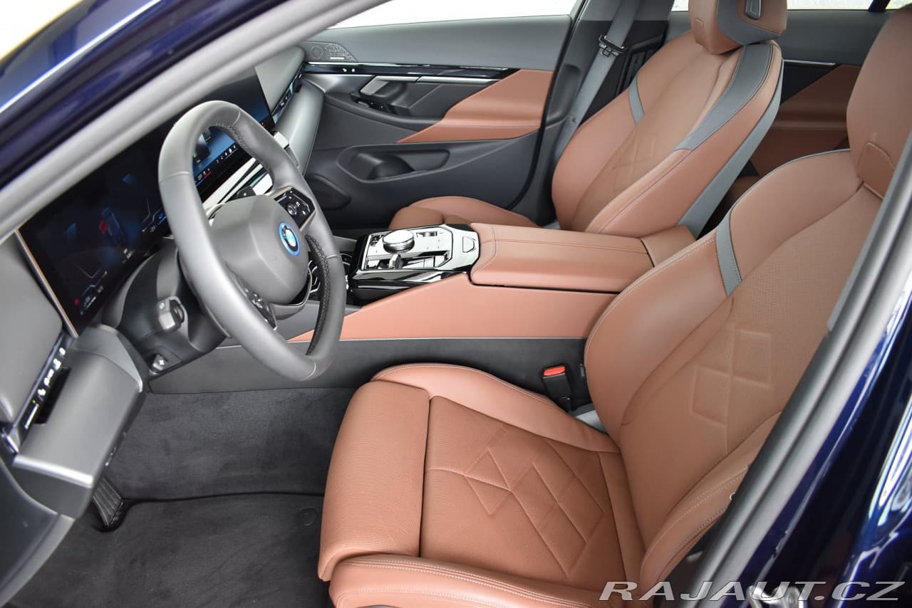 2025 BMW 5-Series - 9