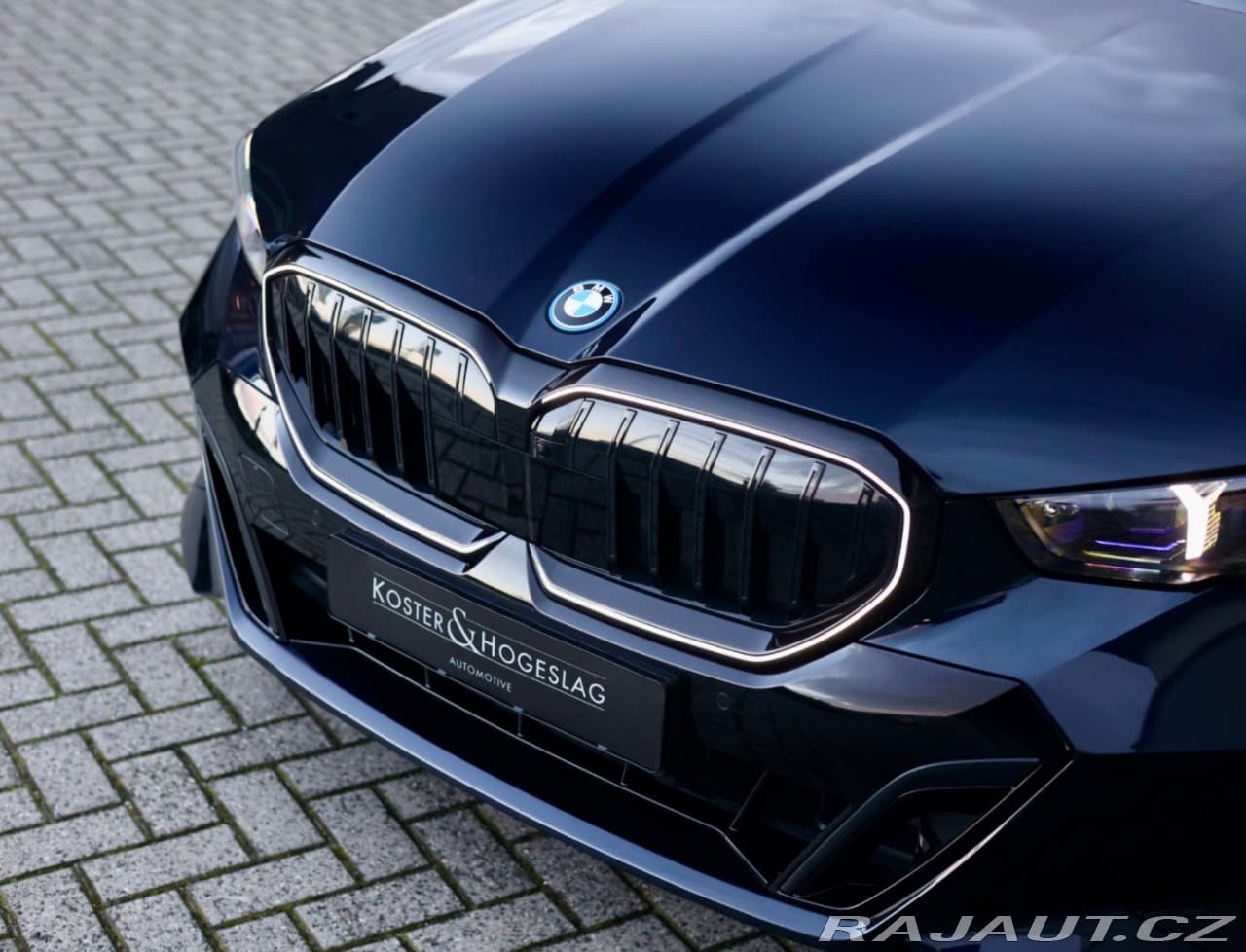 2025 BMW 5-Series - 13