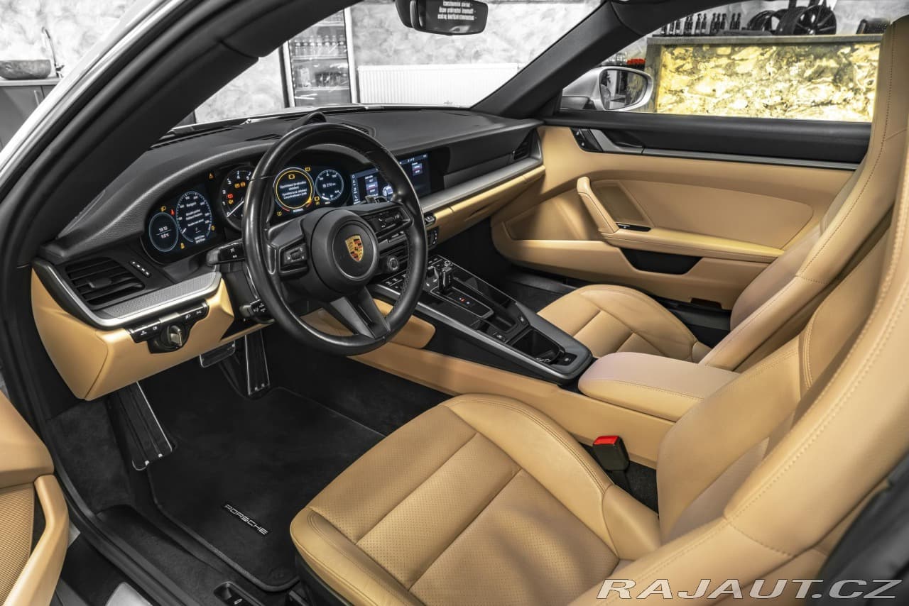 2021 Porsche 911 - 10