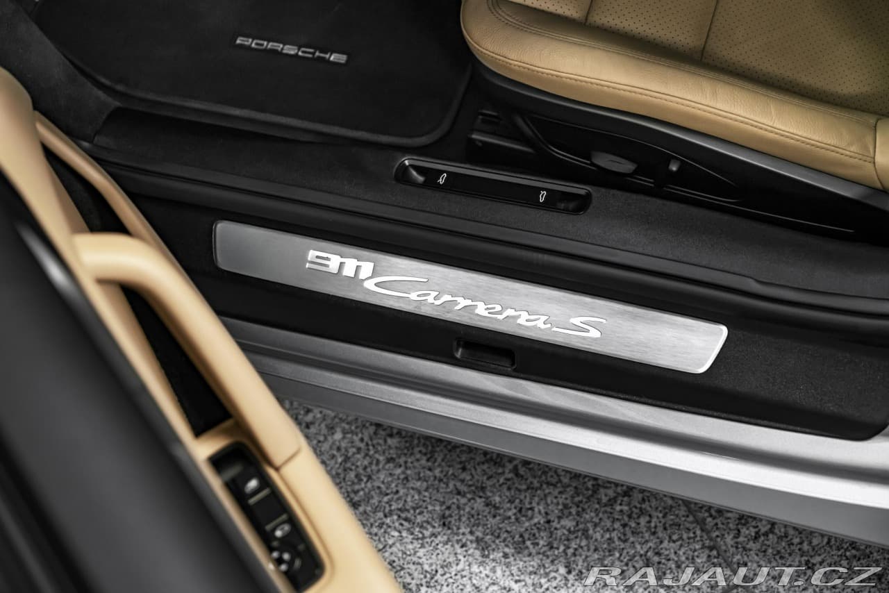 2021 Porsche 911 - 16