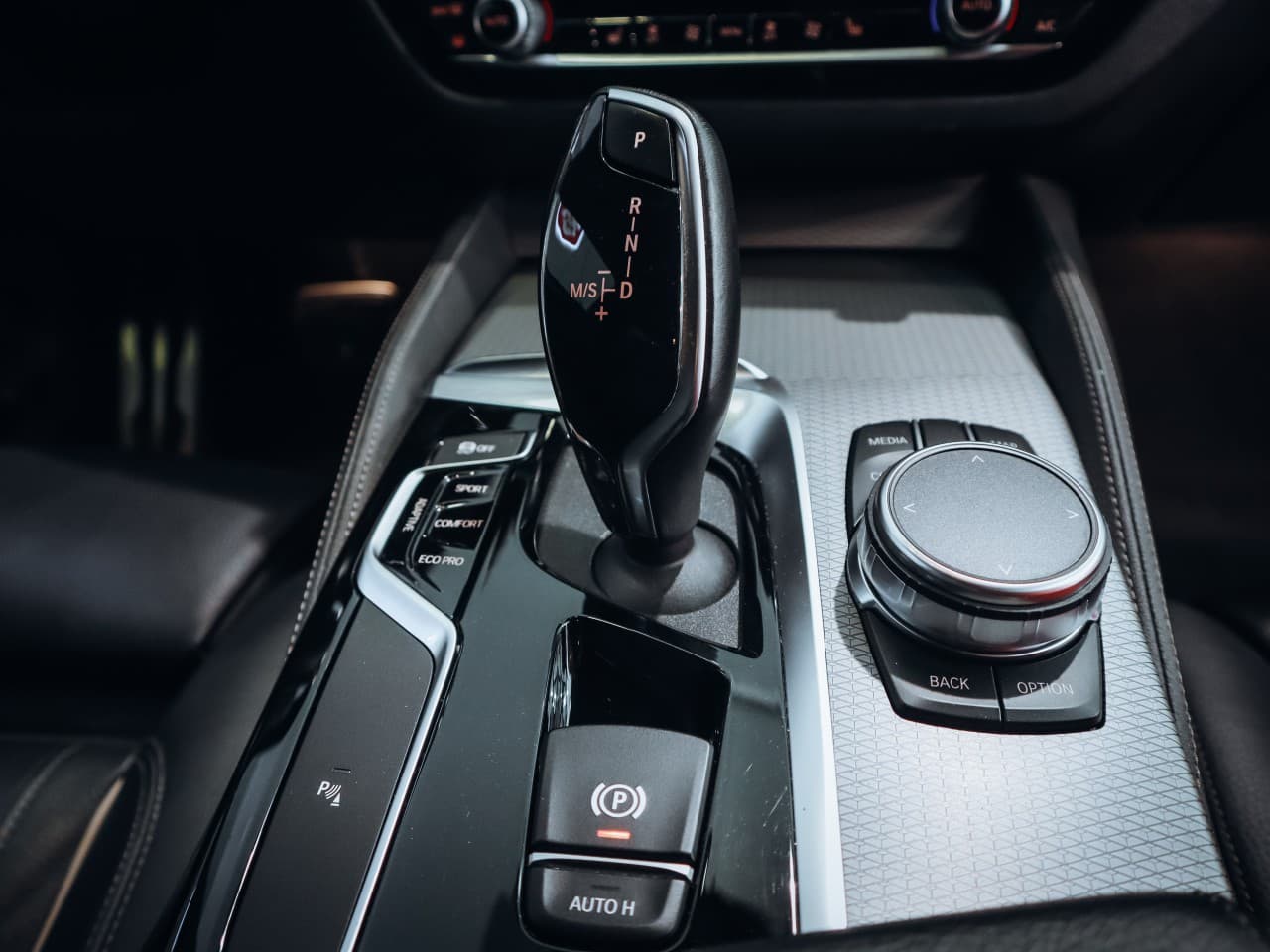 2019 BMW 5-Series - 17