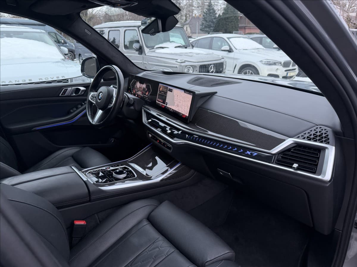 2023 BMW X7 - 10