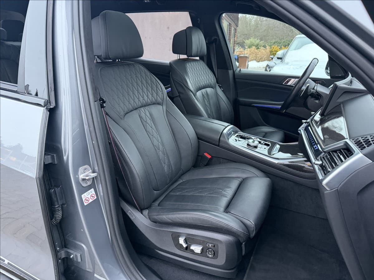 2023 BMW X7 - 9