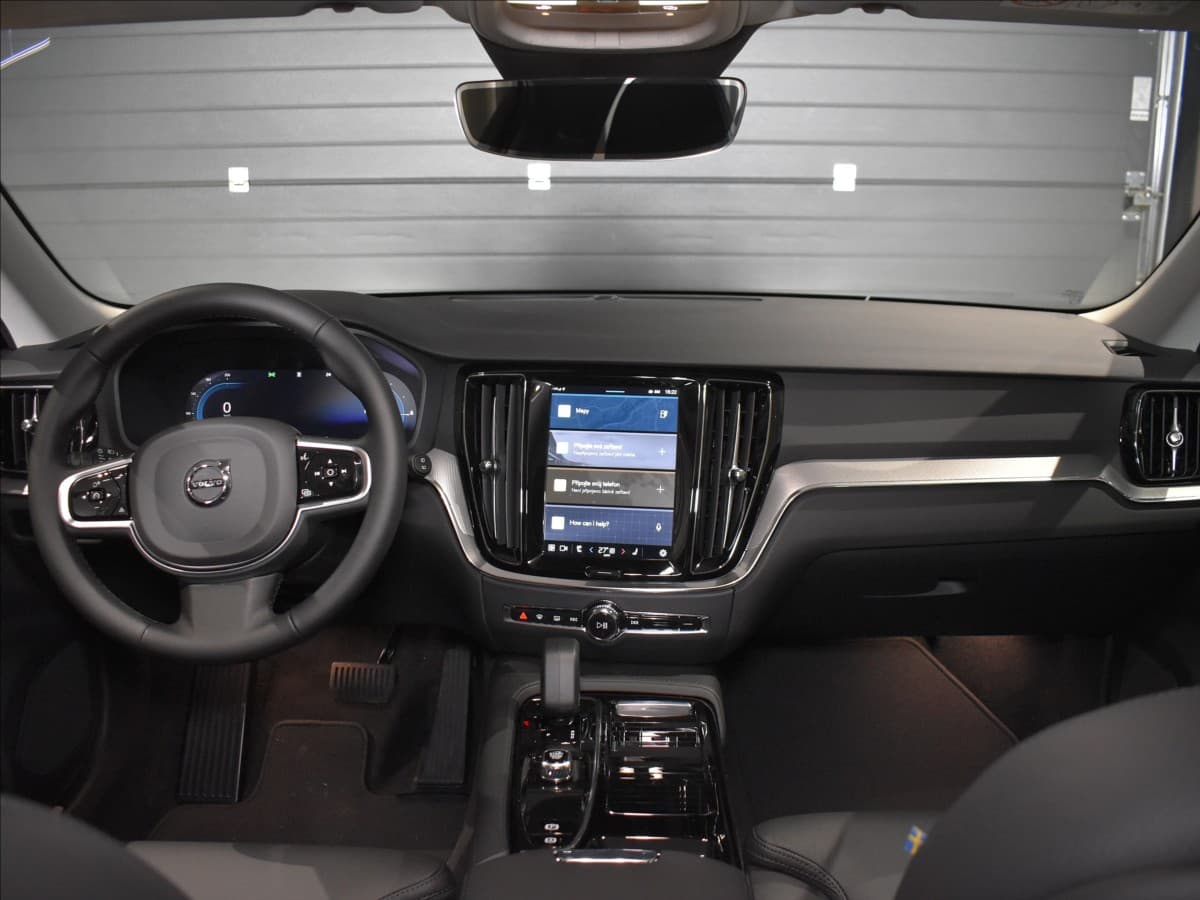 2025 Volvo V60 - 13