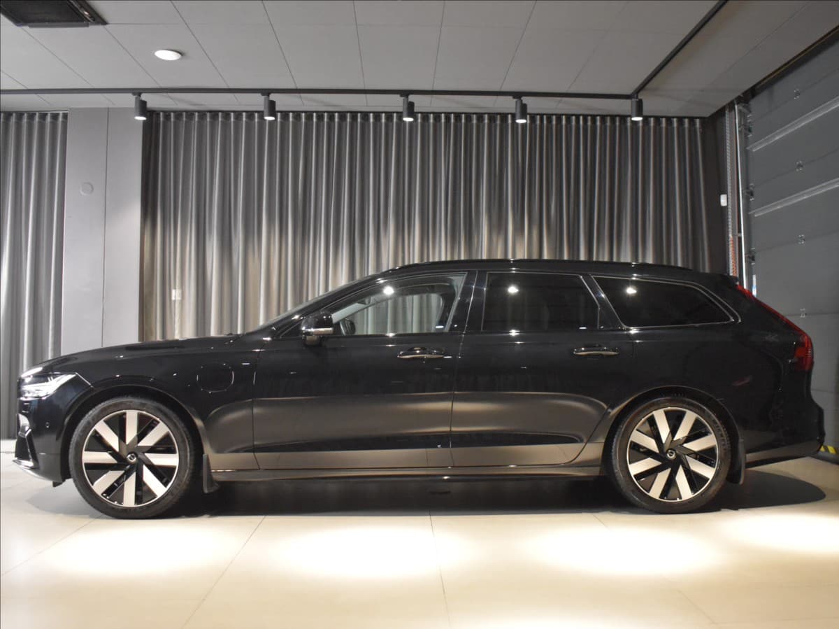 2025 Volvo V90 - 2