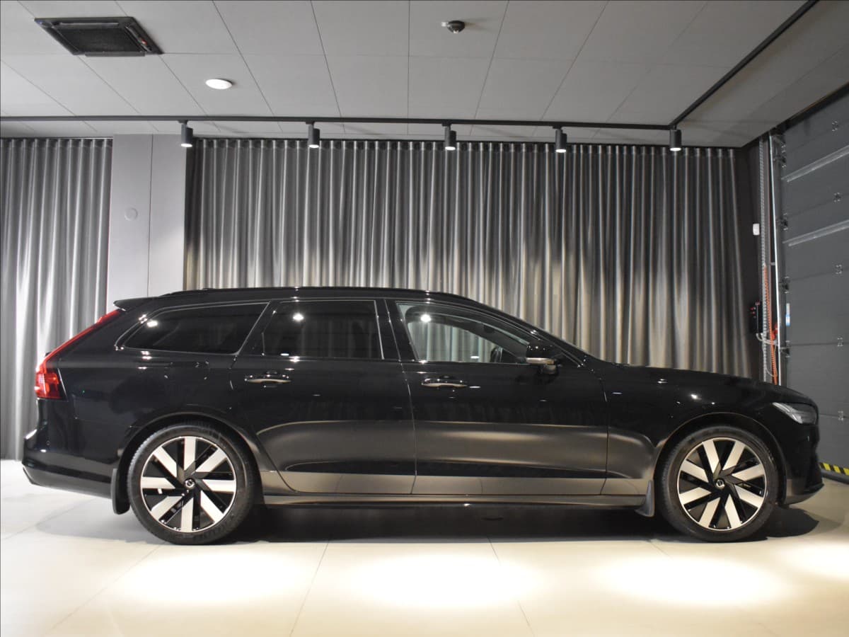 2025 Volvo V90 - 3