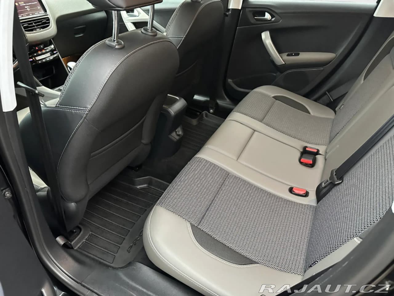 2017 Peugeot 2008 - 10