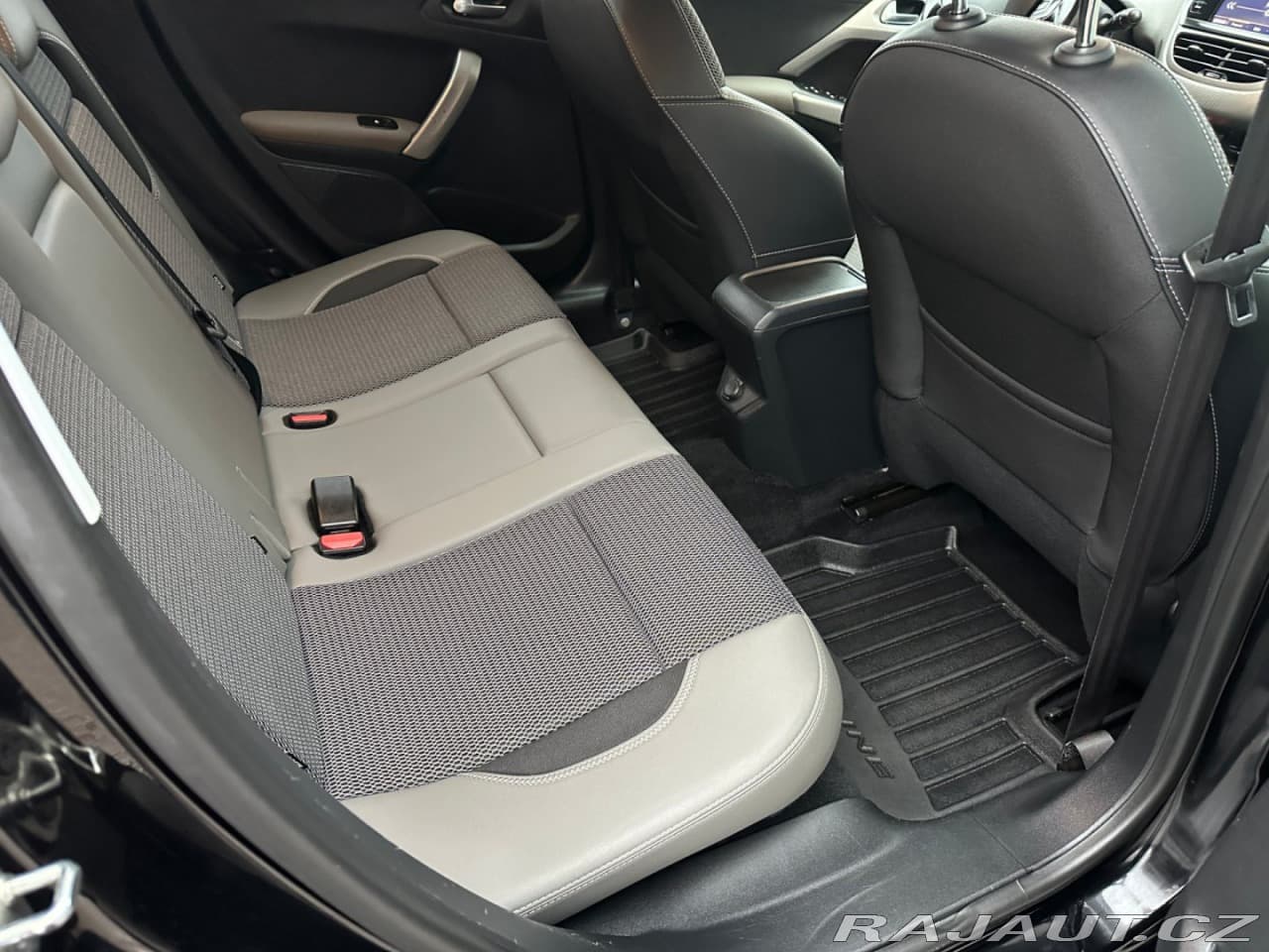 2017 Peugeot 2008 - 12