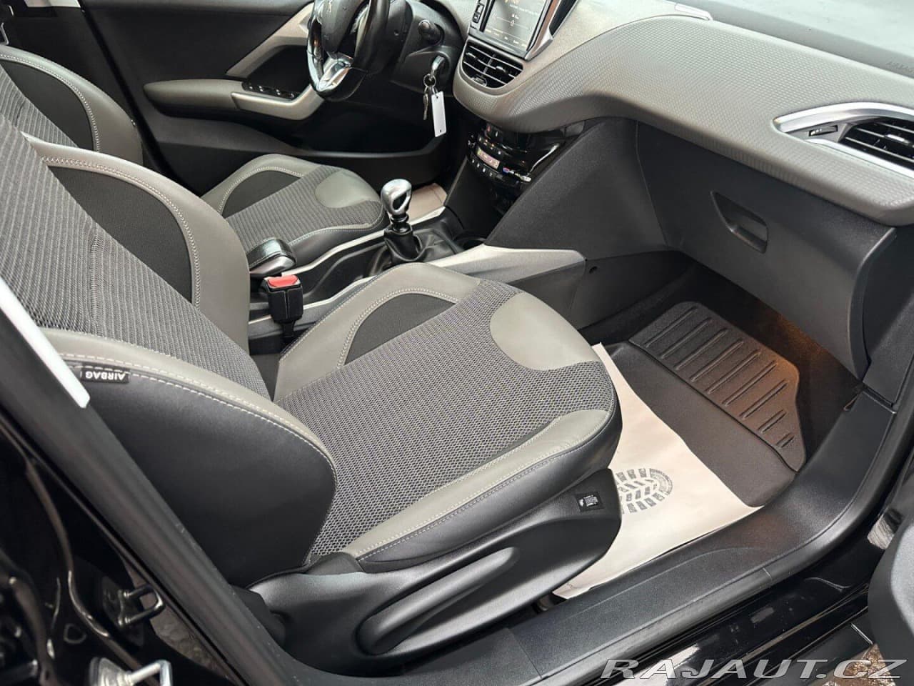 2017 Peugeot 2008 - 13