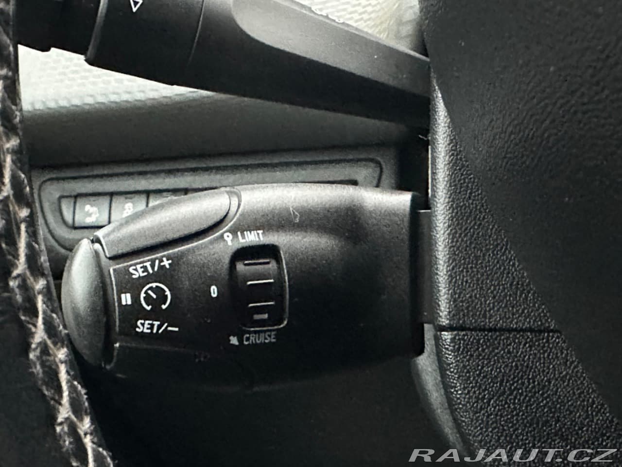 2017 Peugeot 2008 - 17